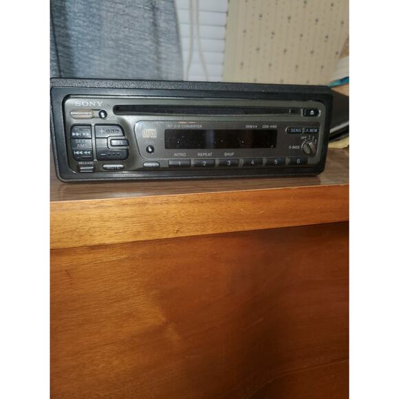Sony Car Stereo with CD Player and Detachable Faceplate Model CDX-4160 - Picture 1 of 3